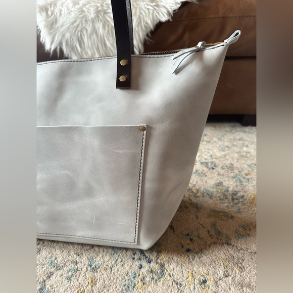 NEW 🦄 Portland Leather Beluga Large Zip Tote 🦄 - Picture 4 of 16